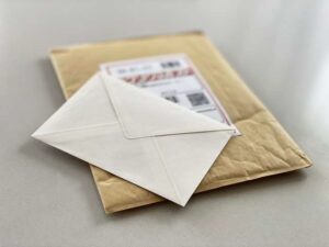 宛名につける「気付(きづけ)」の意味とは?使う場面や書き方のマナーを解説 - お役立ち記事